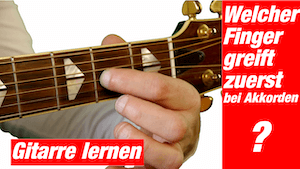 Mehr über den Artikel erfahren Schneller umgreifen Gitarre | besser Gitarre spielen | die 2 wichtigsten Tipps